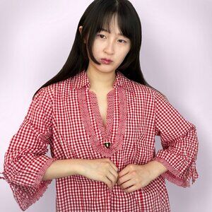 vintage gingham red and white top w ruffled gathered tie sleeves & heart button